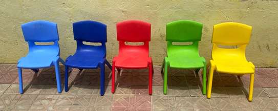 Chaise et tabouret en plastique enfants image 3