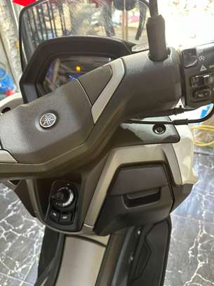 Nmax 125 2025 avec cmc image 6
