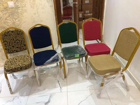 À vendre  chaises de qualité premium image 1