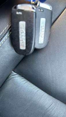 Jeep Grand Cherokee noir SUV 4x4 jantes alliage image 6