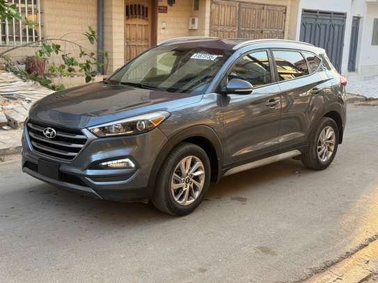 Hyundai Tucson 2.0 image 1