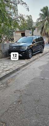 Ford expedition xlt image 2