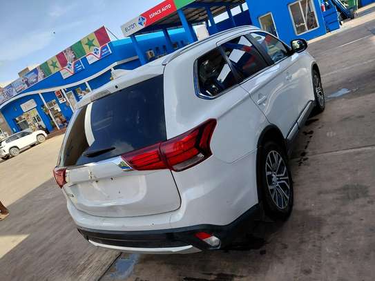 Mitsubishi outlander 7 places image 2