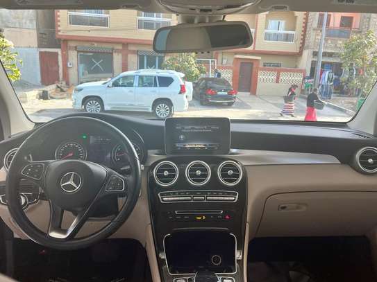 Mercedes GLC-300 année 2016 image 10