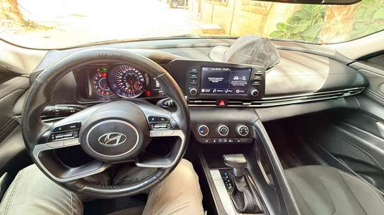 A vendre Hyundai Elantra image 7