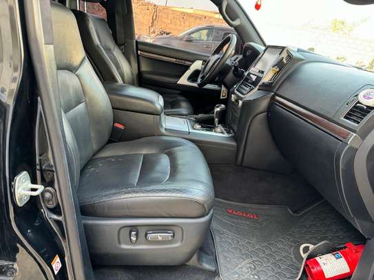 Toyota Land Cruiser 2018 image 11