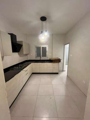 Appartement f4 à louer 12 boulevard djily mbaye image 8