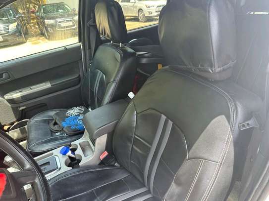 Ford escape à vendre en urgence, prix ferme. image 6