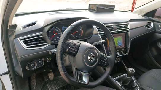 MG manuelle écran tactile volant multifonction image 7