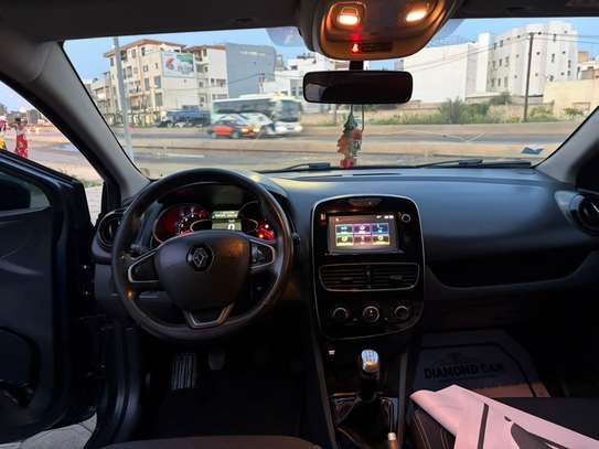 RENAULT CLIO 4 image 4
