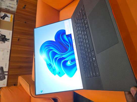 Gamer Dell XPS 17 image 3