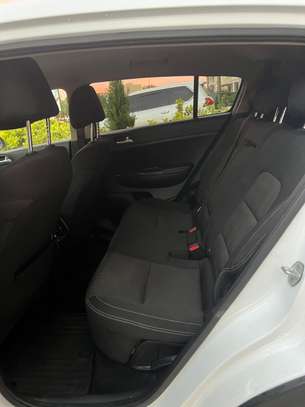 KIA SPORTAGE image 9