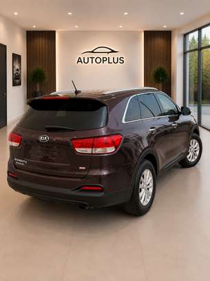 Kia Sorento 2017 image 2