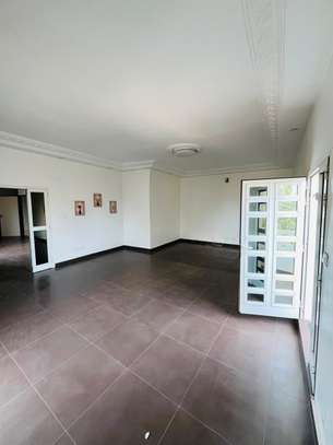 Bel appartement à la Sicap foie (cité magistrat) image 2