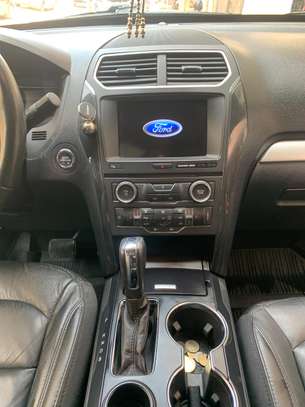 Ford Explorer xlt image 8