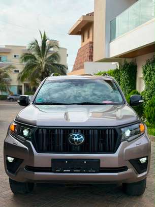 TOYOTA PRADO Lande Cruiser image 3