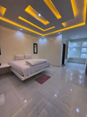 Villa meublée R+1 à vendre à Ngaparou image 3