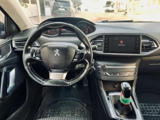 Peugeot 308 2017 image 10