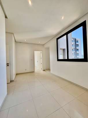 Appartement F4 + dépendance domestique à louer au point E image 8