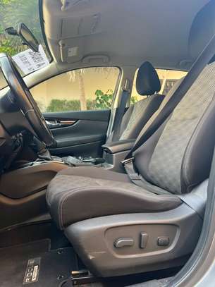 Nissan rogue sv image 2
