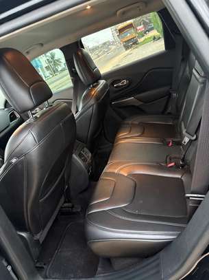 Jeep Cherokee 2019 image 13