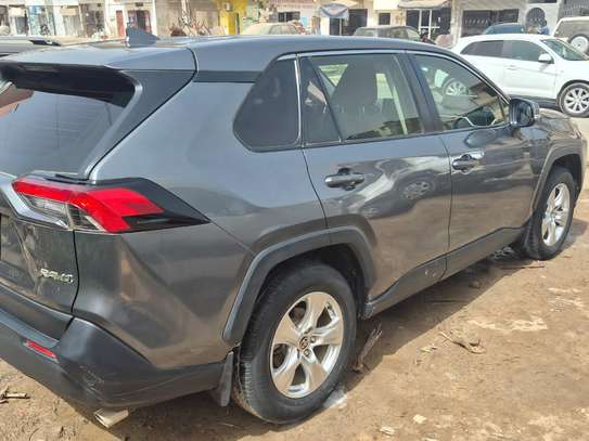 Toyota RAV4 année 2021 image 7