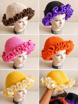 Chapeau froufrou en crochet image 7
