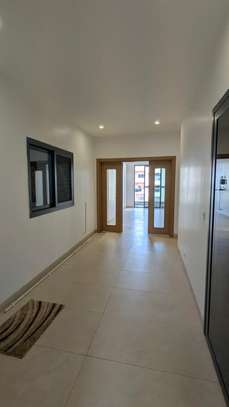 Appartement 3 chambres salon à louer au Point E image 2