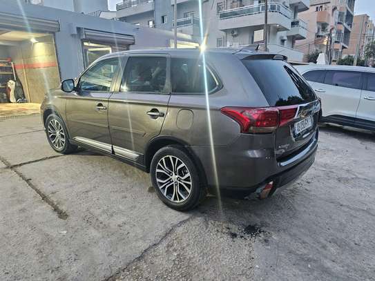 Mitsubishi outlander 7 places image 3