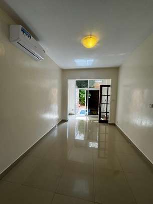 Villa F4 à louer à louer aux Mamelles image 2