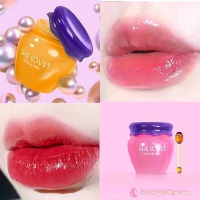 She loves lip Mask day and night image 1