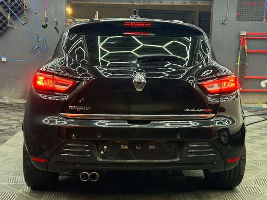 Renault Clio image 11