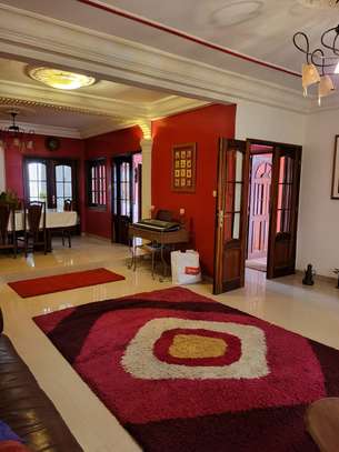 Une belle villa de R+1 à vendre avec les meubles image 1