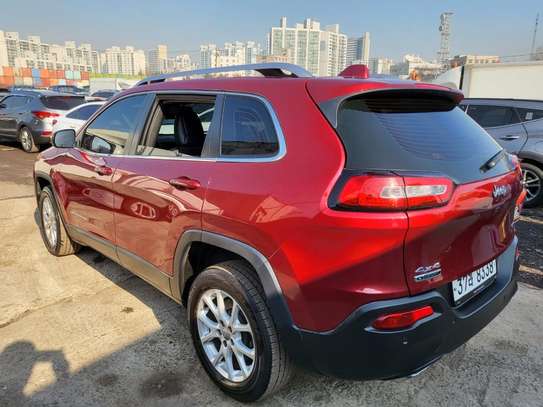Jeep Cherokee image 4
