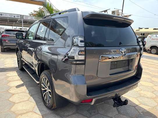 Toyota Land cruiser VX image 12