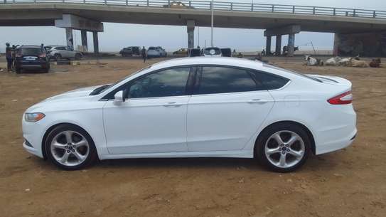 FORD FUSION image 1