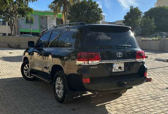 TOYOTA LAND CRUISER VX-R V8 image 9