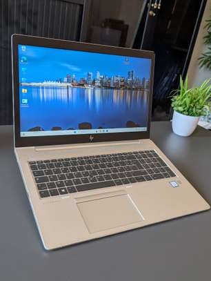 HP elitebook i7 8th/ 256gb / 16gb ram image 2