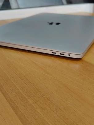 Apple MacBook Pro 15 pouces Argent Écran Large image 1