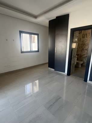 Appartement F3 vide à louer aux Mamelles, cité Mbakiyou Faye image 5