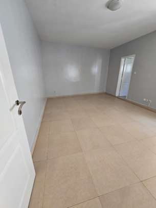 Appartement F4 à louer à Yoff image 10
