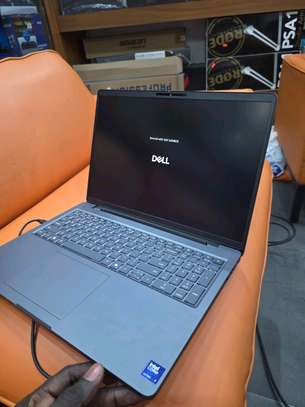 Dell pro 16 Pc250 Ultra 14CPUS ultra 7 image 4