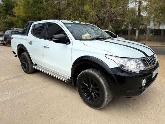 MITSUBISHI L200 ,2015 image 3