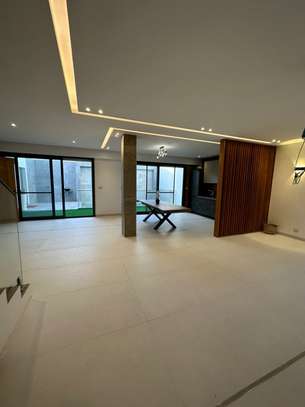 Villa neuve  R+2 à vendre Almadies image 7