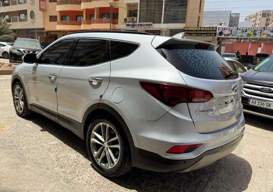 HYUNDAI SANTA FE 2017 image 9