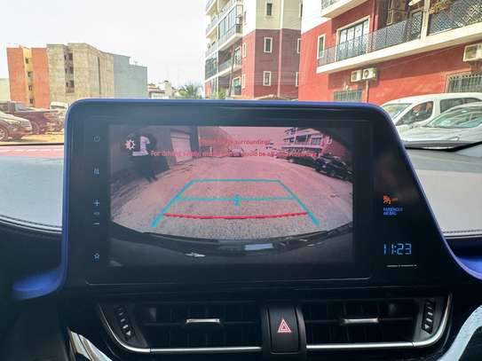 TOYOTA C-HR 2019 image 8
