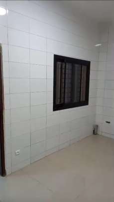 Bel appartement F4 neuf de 200 m2 sortie 10 Autoroute image 1
