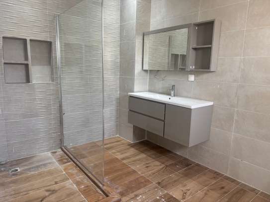 Appartement à louer 3 chambres aux Poin E image 9