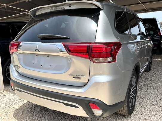 Mitsubishi Outlander image 8