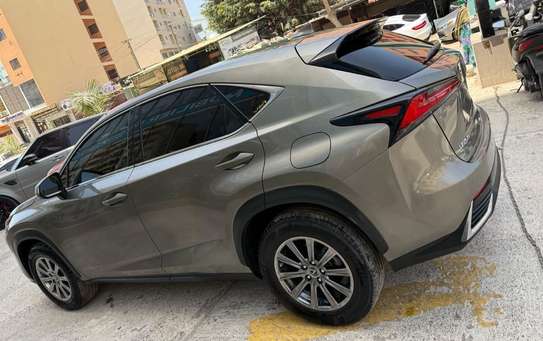 Lexus NX 200 2018 image 12